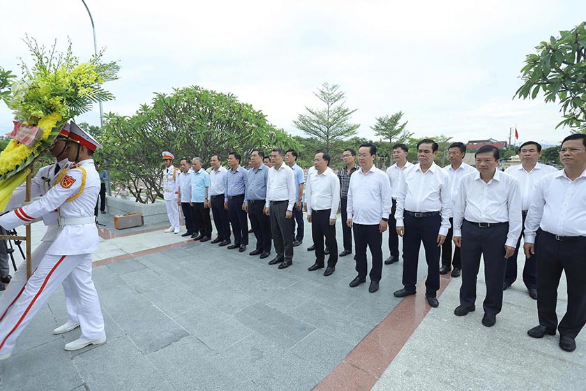  Trưởng ban Tổ chức Trung ương Lê Minh Hưng tri ân các cố Tổng Bí thư, anh hùng liệt sỹ