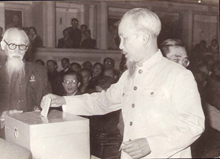 Từ quyền làm chủ của Nhân dân đến Dân chủ xã hội chủ nghĩa