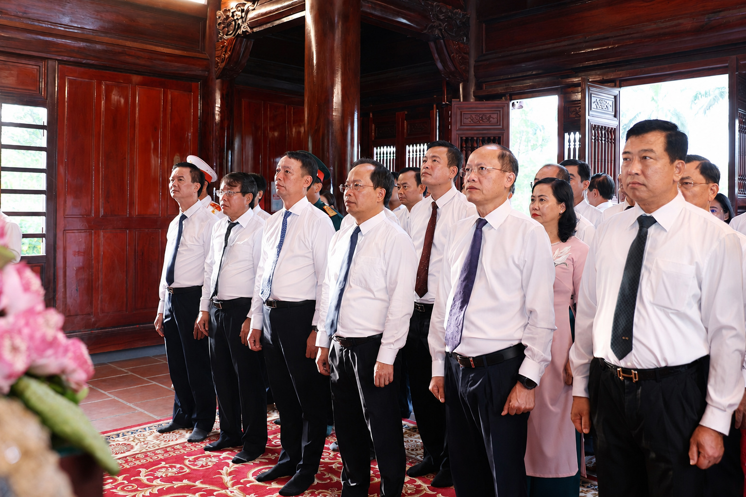 Lãnh đạo tỉnh Hà Tĩnh dâng hương tưởng niệm Chủ tịch Hồ Chí Minh và các anh hùng liệt sĩ
