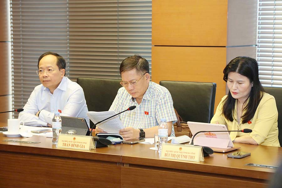 Đoàn ĐBQH Hà Tĩnh góp ý hoàn thiện các dự án luật về quốc phòng, an ninh và phổ biến, giáo dục pháp luật