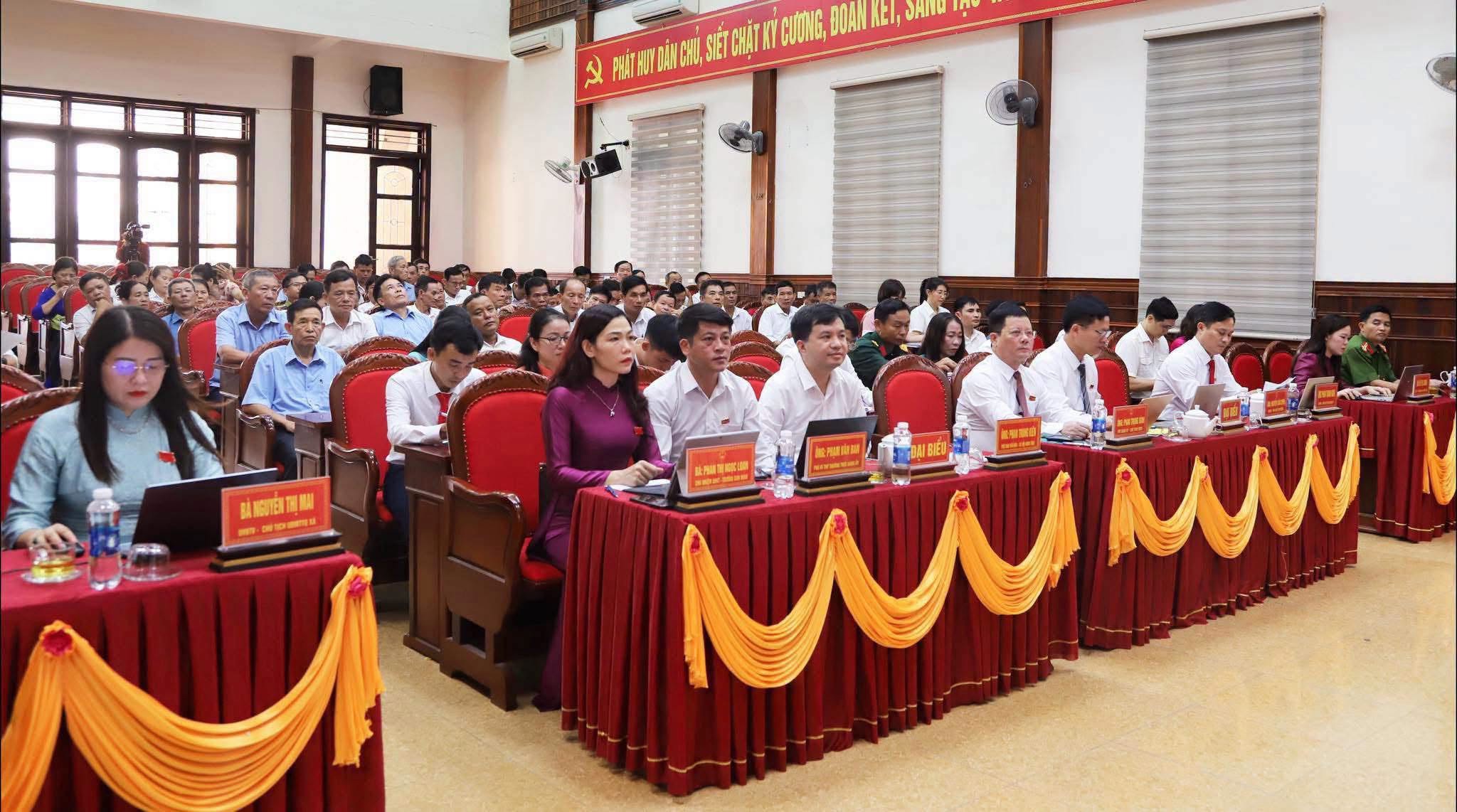 HĐND xã Cẩm Xuyên thông qua nhiều nghị quyết quan trọng tại Kỳ họp thứ 2