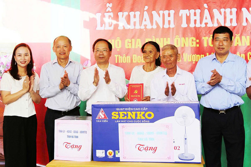 Bí thư Tỉnh ủy tỉnh dự lễ khánh thành nhà ở cho gia đình chính sách ở Can Lộc