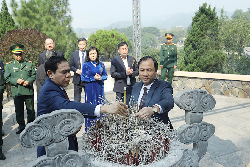 Lãnh đạo Hà Tĩnh dâng hương tại các địa chỉ đỏ nhân kỷ niệm 95 năm thành lập Đảng