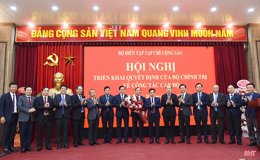 Đồng chí Hoàng Trung Dũng - Ủy viên BCH Trung ương Đảng, Bí thư Tỉnh ủy Hà Tĩnh - Chủ tịch HĐND tỉnh - Trưởng đoàn ĐBQH tỉnh giữ chức Tổng Biên tập Tạp chí Cộng sản