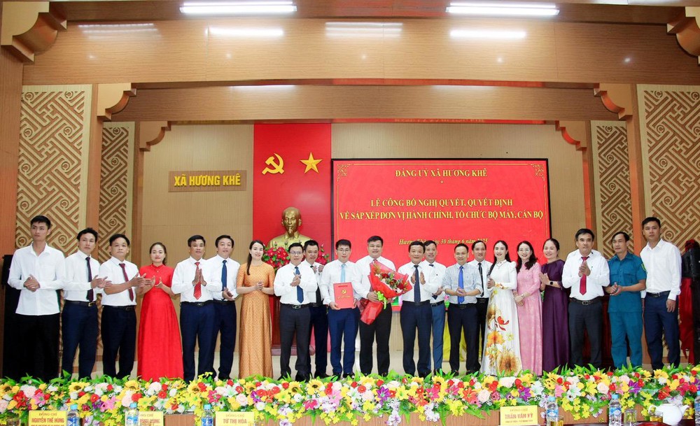 Xã Hương Khê tổ chức Lễ công bố Nghị quyết, Quyết định về sắp xếp đơn vị hành chính, tổ chức bộ máy, cán bộ