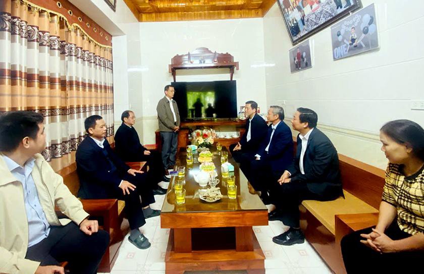 Đoàn công tác của HĐND thành phố Đà Nẵng tri ân đồng chí Phan Văn Định và dâng hương cố Tổng Bí thư Trần Phú