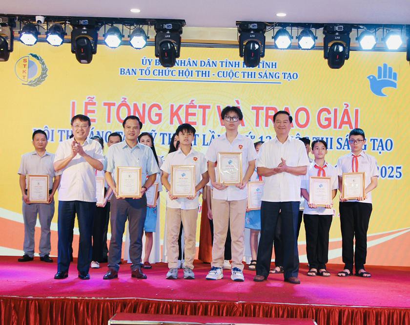 Có 11 giải pháp và 19 công trình xuất sắc được trao giải tại hội thi, cuộc thi sáng tạo kỹ thuật Hà Tĩnh năm 2025EmailPrint