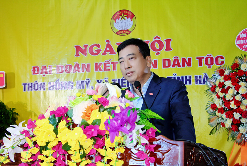 Phó Chủ tịch Thường trực HĐND tỉnh chung vui ngày Hội Đại đoàn kết dân tộc tại xã Tiên Điền