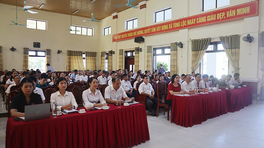 Khai mạc trọng thể kỳ họp thứ 2, khóa XIX, nhiệm kỳ 2021–2026 HĐND xã Tùng lộc