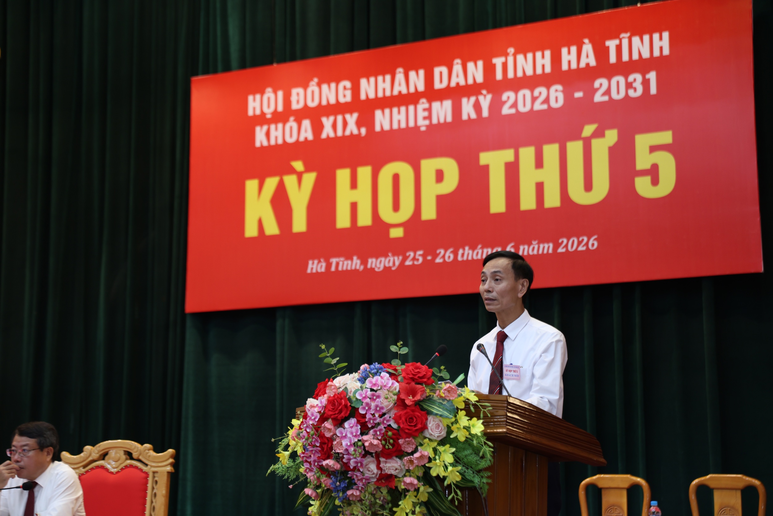 Chất vấn về an toàn lưới điện và tiếp cận điện năng: Nhiều giải pháp được cam kết thực hiện