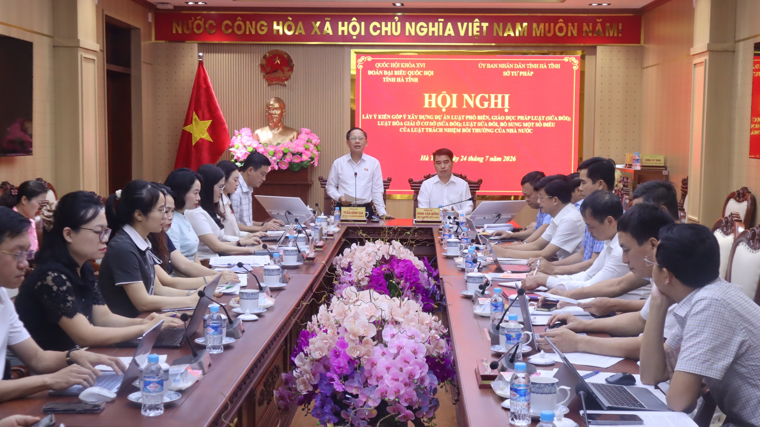 Đoàn ĐBQH Hà Tĩnh lấy ý kiến góp ý hoàn thiện 3 dự án luật lĩnh vực tư pháp