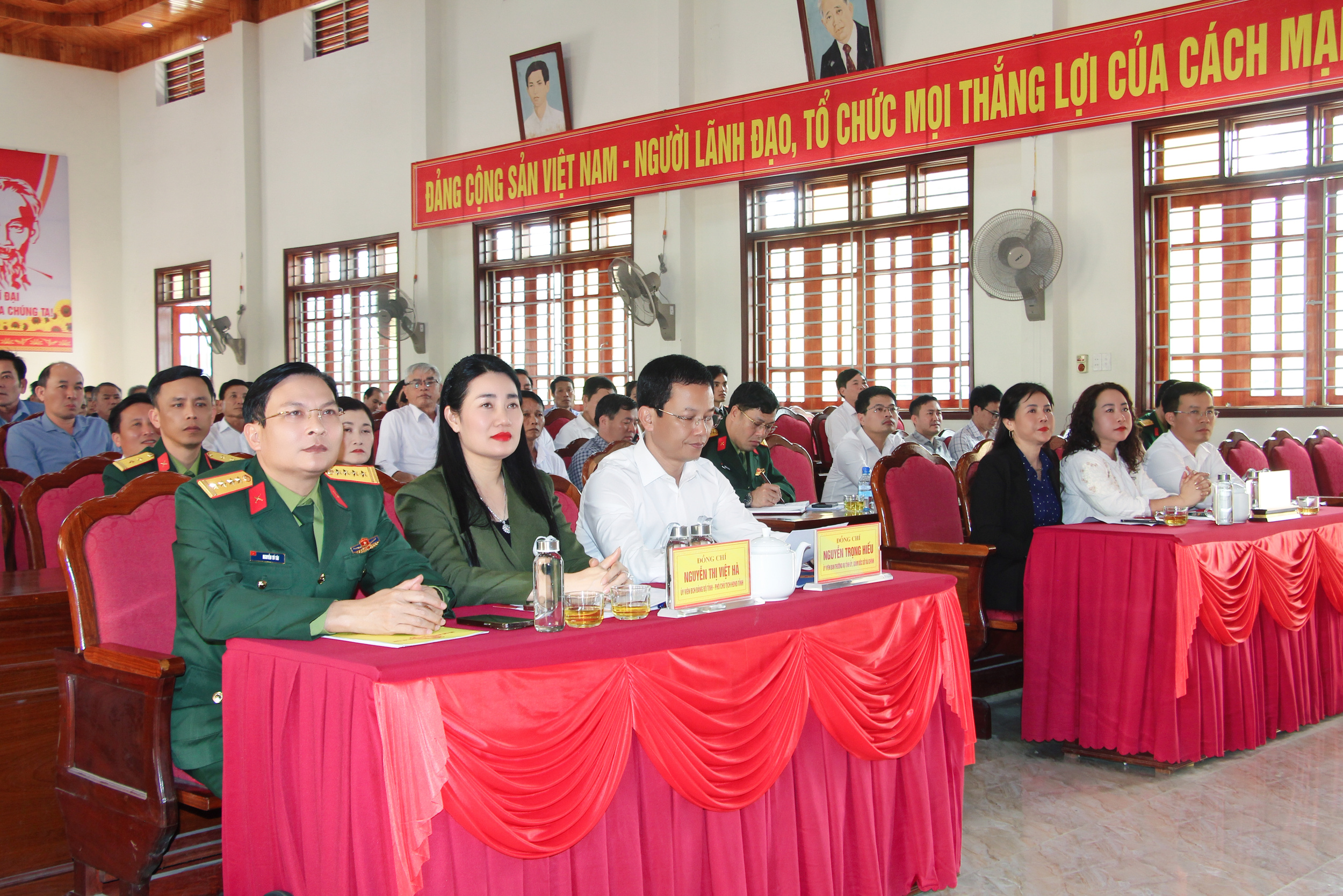 Ứng cử viên đại biểu Hội đồng nhân dân tỉnh vận động bầu cử tại xã Đồng Tiến