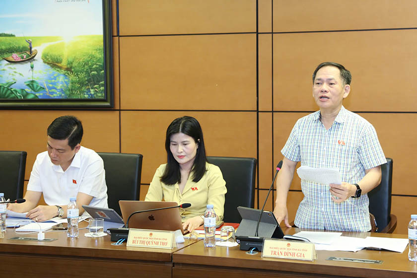 Đoàn ĐBQH tỉnh Hà Tĩnh thảo luận tổ về các dự án luật liên quan quyền tiếp cận thông tin, hộ tịch, công chứng, trợ giúp pháp lý