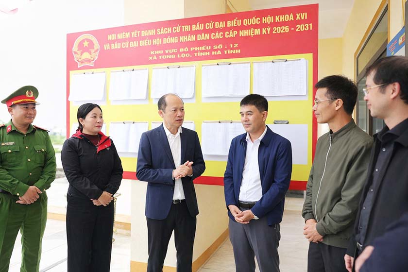 Phó Bí thư Thường trực Tỉnh ủy Nguyễn Hồng Lĩnh kiểm tra công tác chuẩn bị bầu cử ở cơ sở