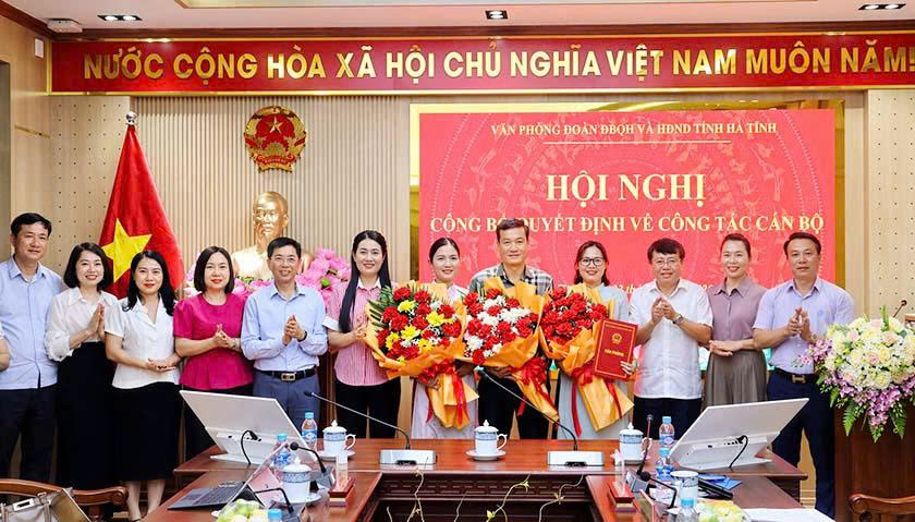 Công bố quyết định tiếp nhận cán bộ tại Văn phòng Đoàn ĐBQH và HĐND tỉnh