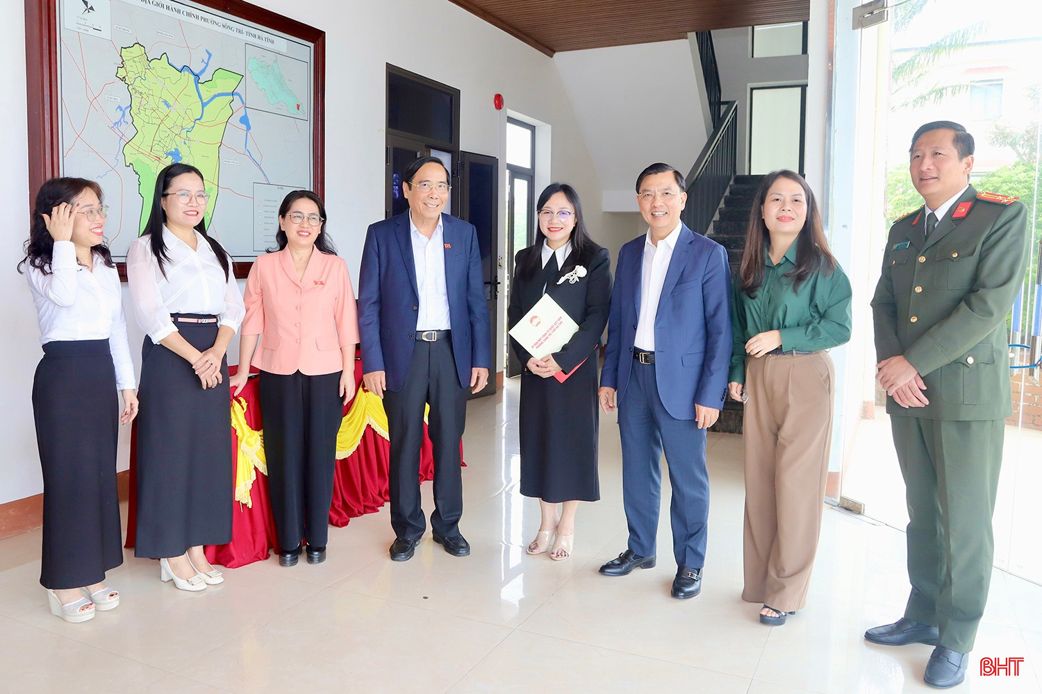 Chủ tịch Hội Người cao tuổi Việt Nam và các ứng cử viên tiếp xúc cử tri