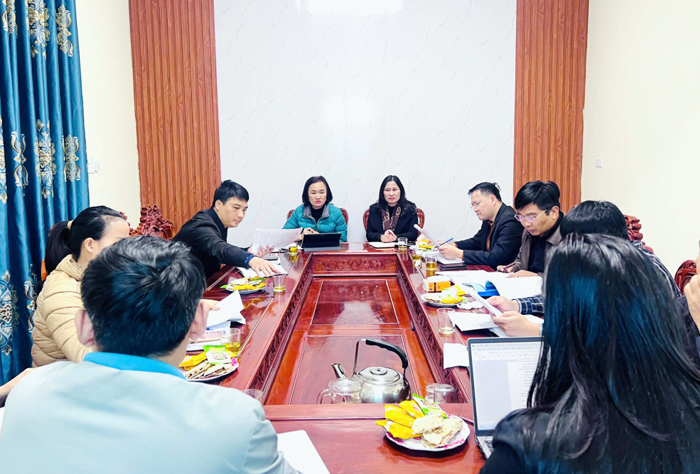 Thường trực HĐND xã Sơn Giang giám sát công tác bầu cử tại một số đơn vị