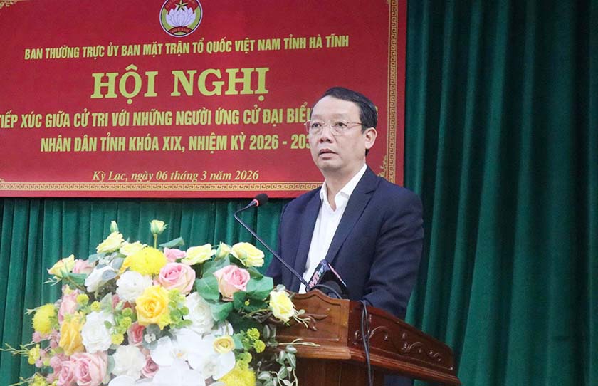 Chủ tịch UBND tỉnh Phan Thiên Định và các ứng cử viên HĐND tỉnh trình bày chương trình hành động trước cử tri