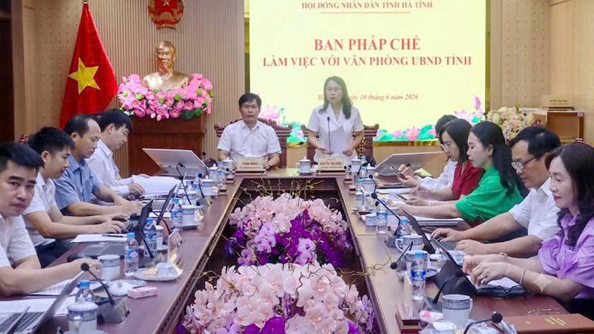Thẩm tra dự thảo nghị quyết về chế độ hỗ trợ đặc thù đối với cán bộ, công chức, viên chức làm việc tại Trung tâm Phục vụ hành chính công các cấp